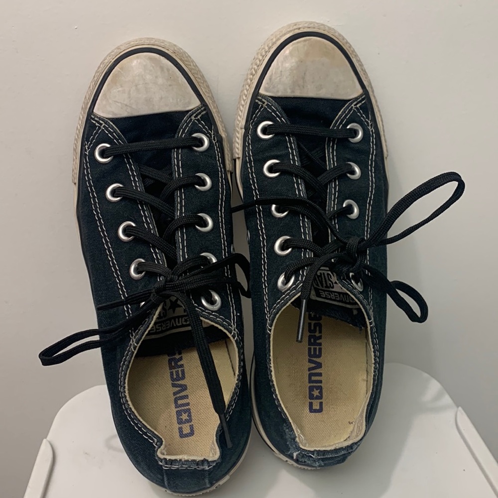 Converse “Chuck Taylors” low top sneakers. Unisex Mens 4/Womens 6. Black